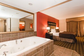 1 King Bed Business Suite | Bathroom | Combined shower/bathtub, free toiletries, hair dryer, towels - Ramada Hotel & Conference Center by Wyndham Plymouth (Plymouth)