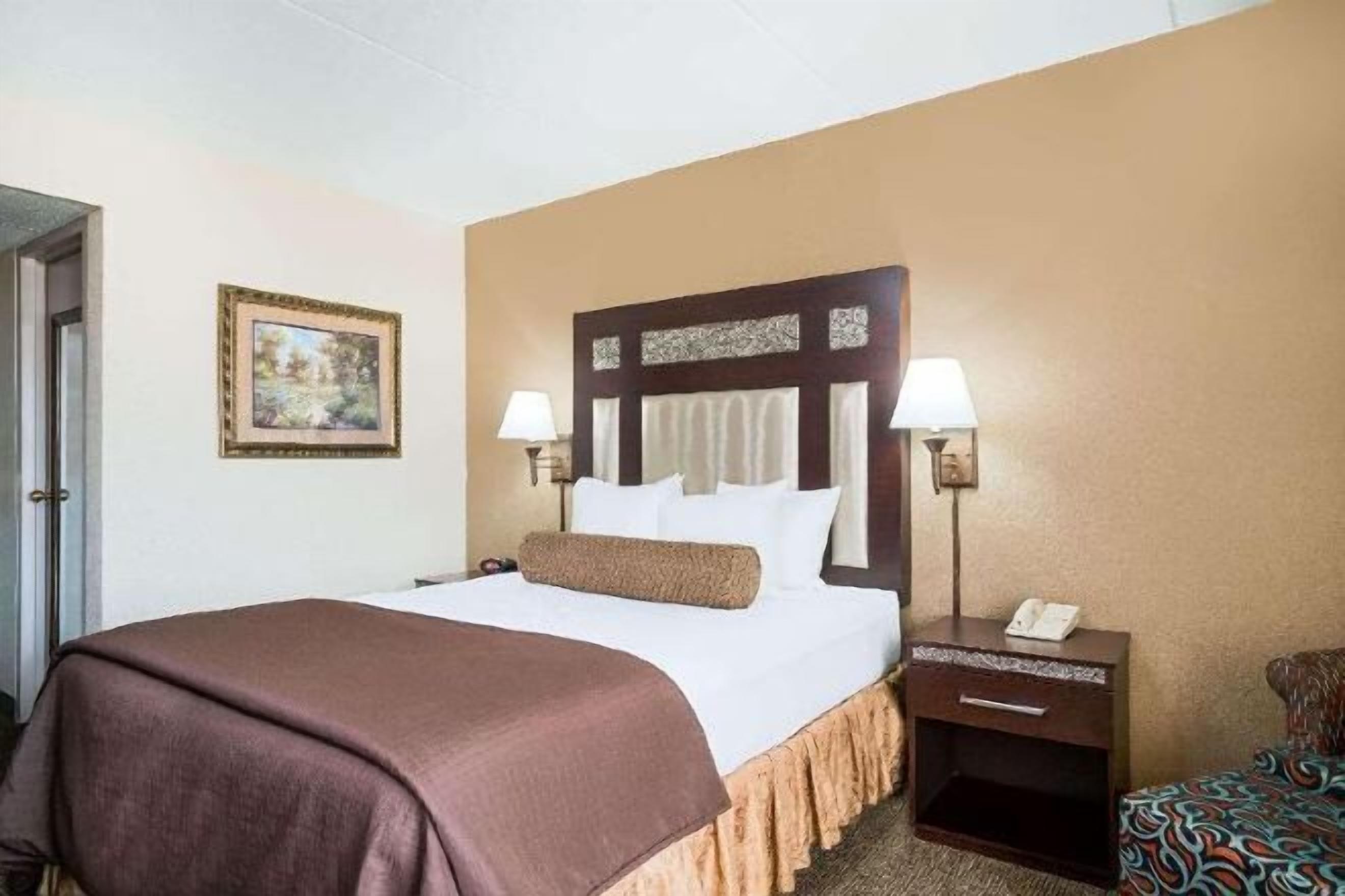 Desk, blackout drapes, iron/ironing board, free WiFi