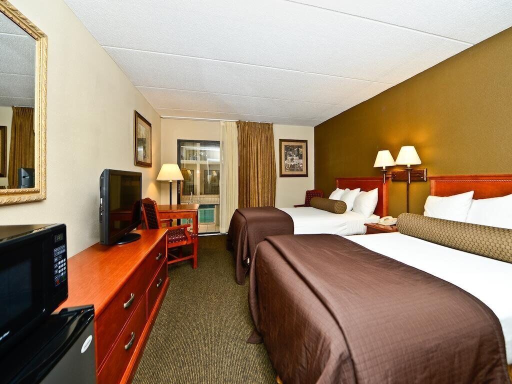 Desk, blackout curtains, iron/ironing board, free WiFi
