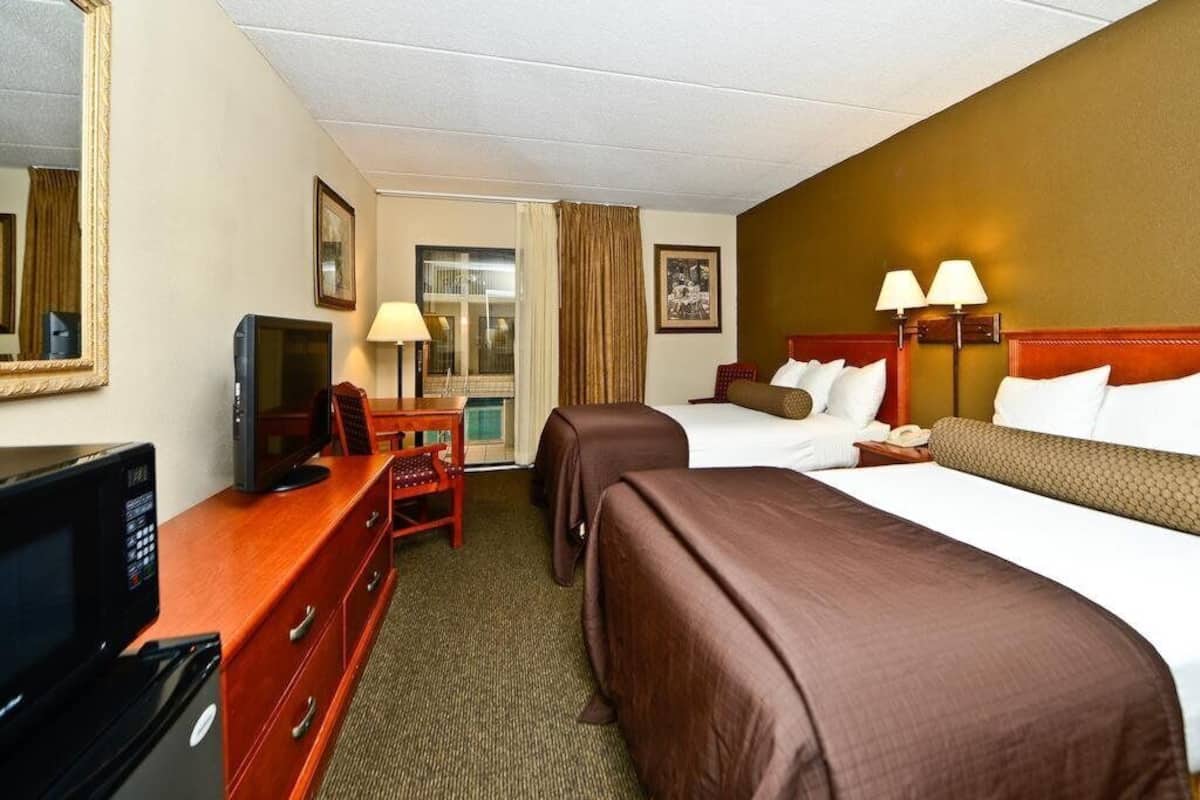 Desk, blackout drapes, iron/ironing board, free WiFi