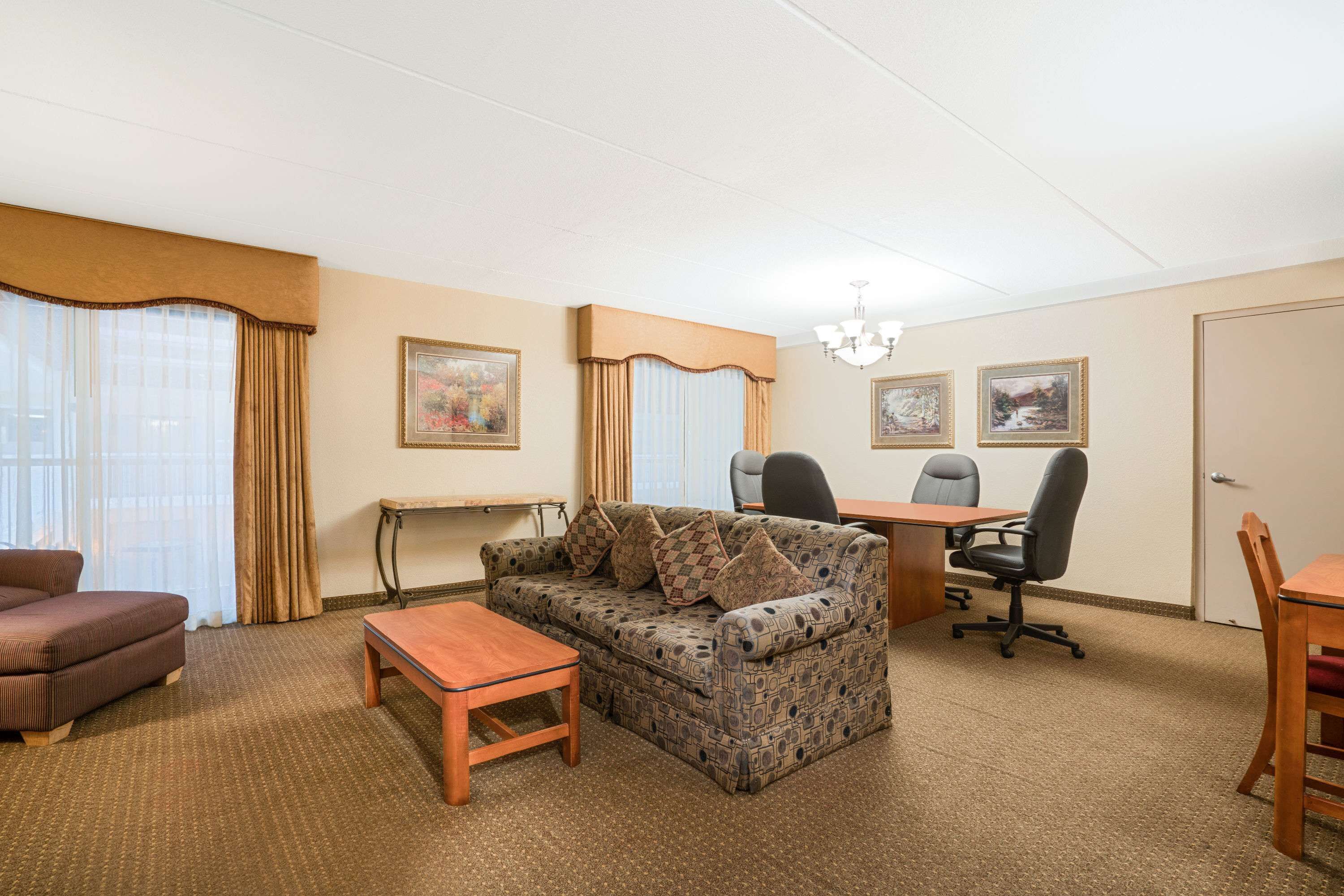 Desk, blackout curtains, iron/ironing board, free WiFi