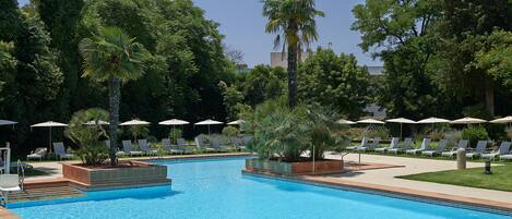 Outdoor pool, sun loungers