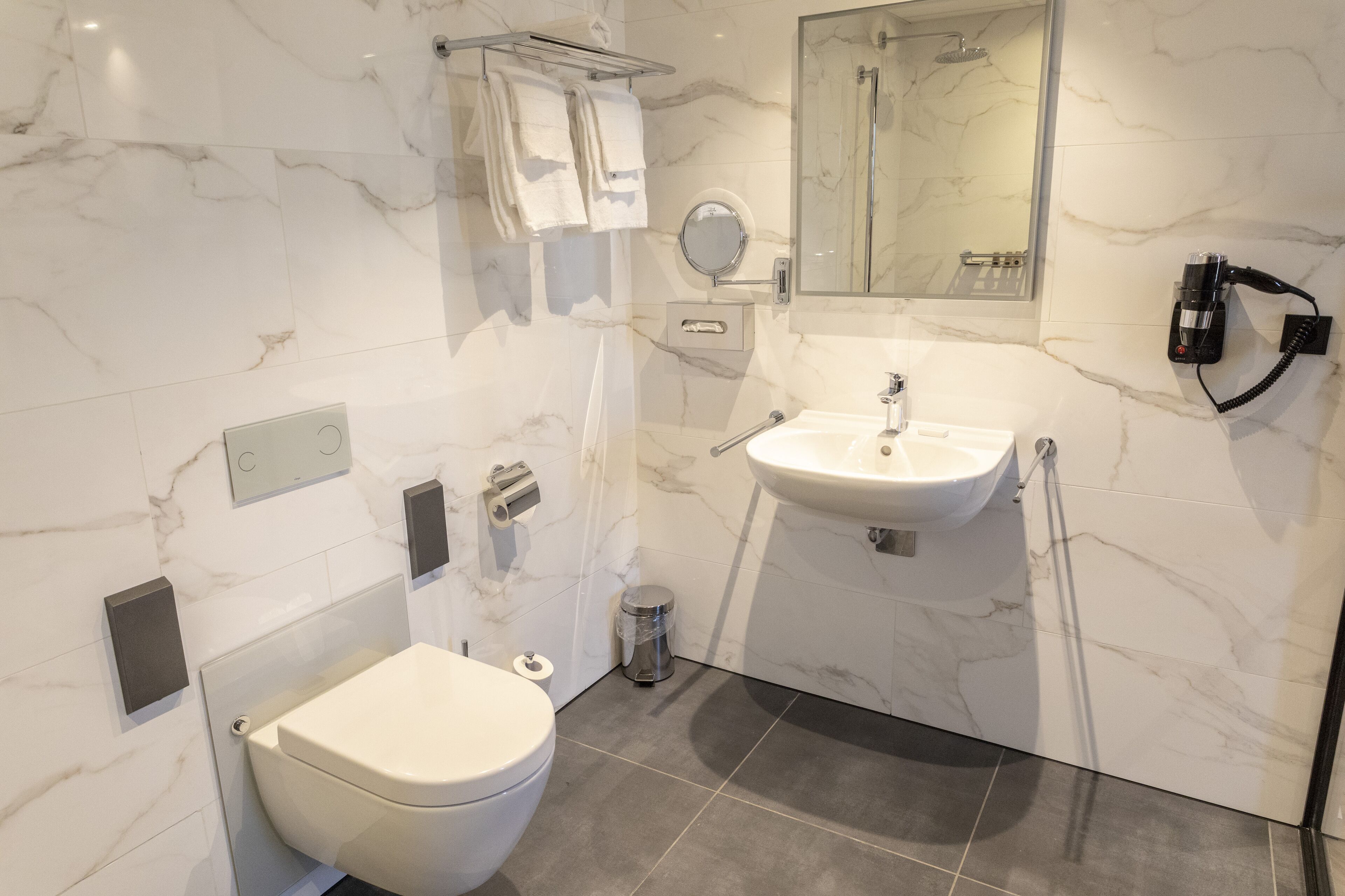 superior double or twin room | bathroom | free toiletries, hair dryer, towels