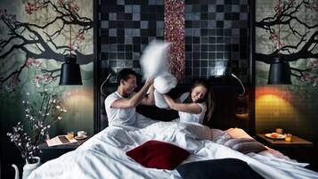 Minibar, bureau, espace de travail pour ordinateur portable