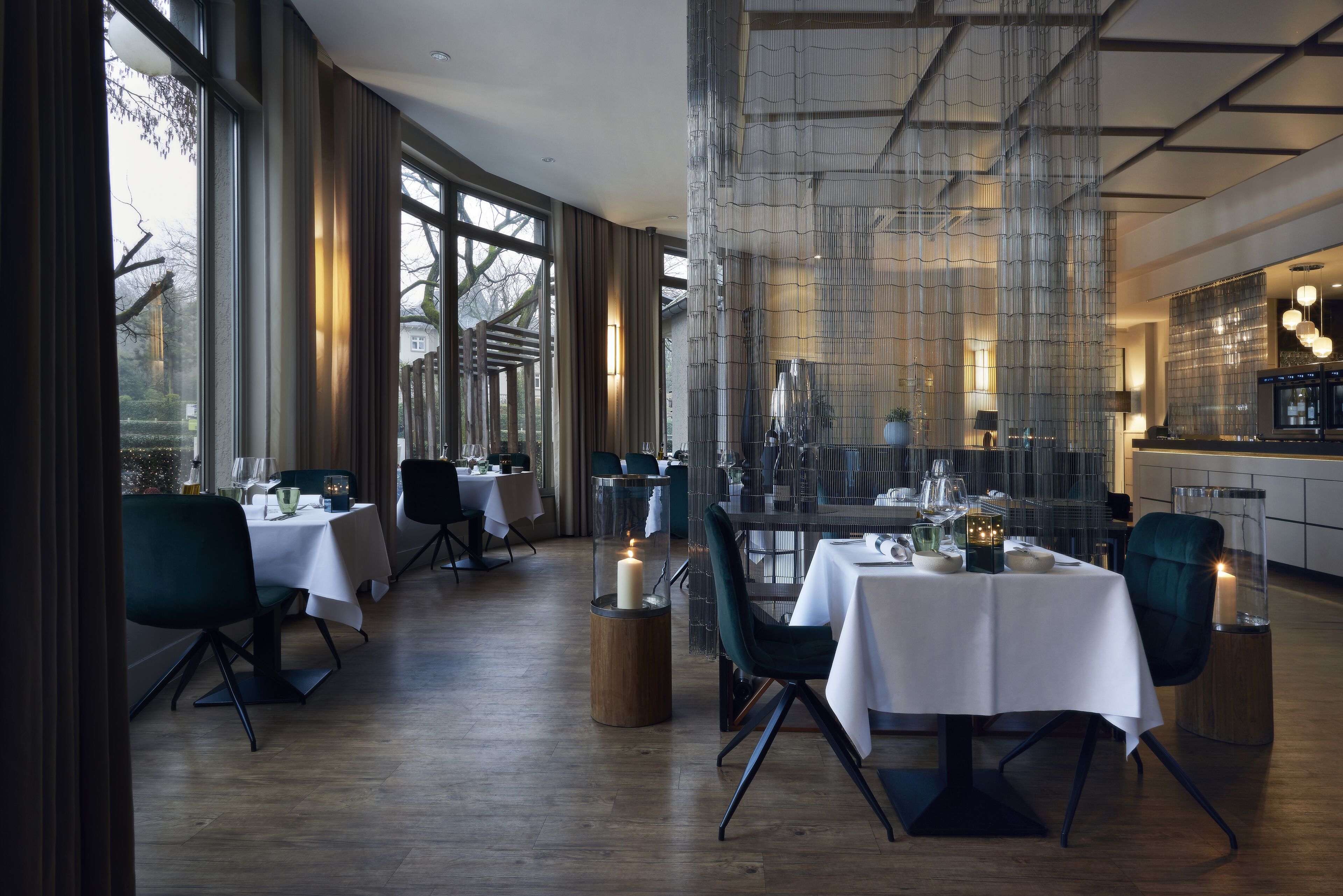 Breakfast, lunch, dinner served; garden views