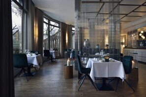 Breakfast, lunch, dinner served; garden views