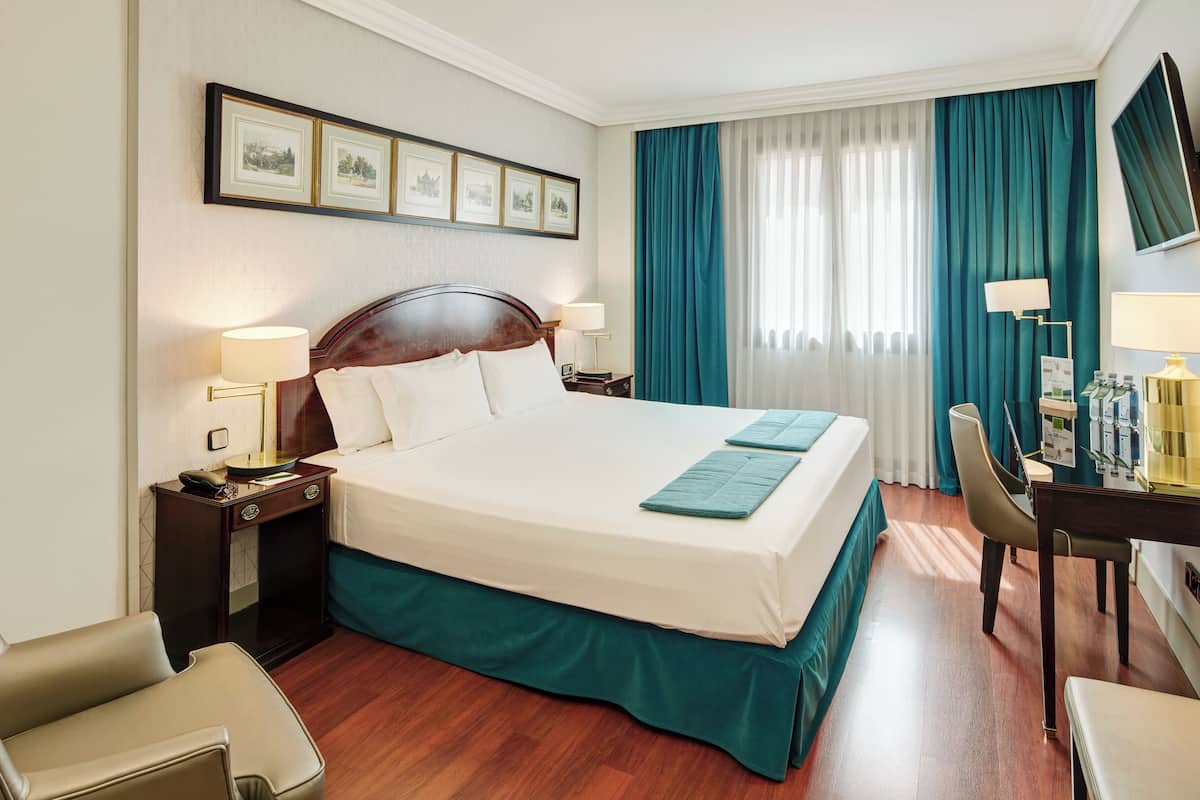 Quarto clássico | Roupas de cama premium, edredons de pluma