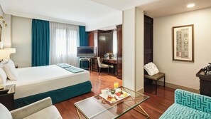 Premium bedding, down duvets, memory-foam beds, minibar - Sercotel Gran Hotel Conde Duque (Madrid)