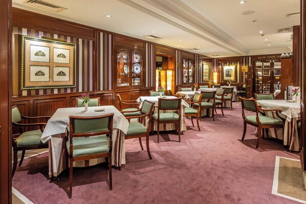 Déjeuner, dîner et brunch servis sur place