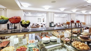 Café da manhã com buffet diário (EUR 18 por pessoa)