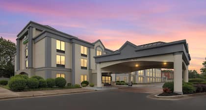 Wingate by Wyndham Greensboro/Coliseum