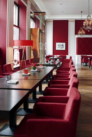 Breakfast, lunch and dinner served - Savoy Berlin (Berlin)