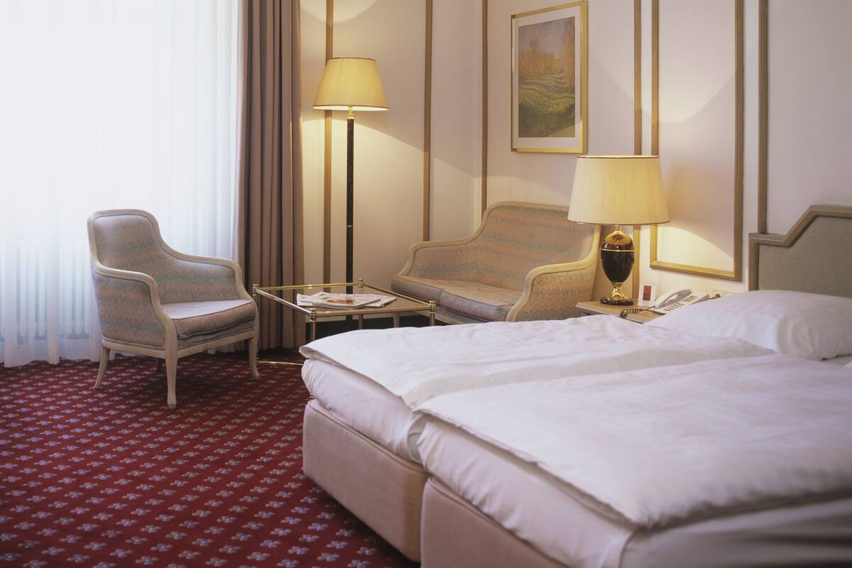 Hypo-allergenic bedding available, minibar, in-room safe