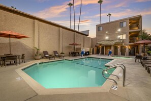 Outdoor pool - Best Western Plus Anaheim Inn (Anaheim)