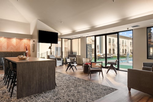 Best Western Courtview Hotel