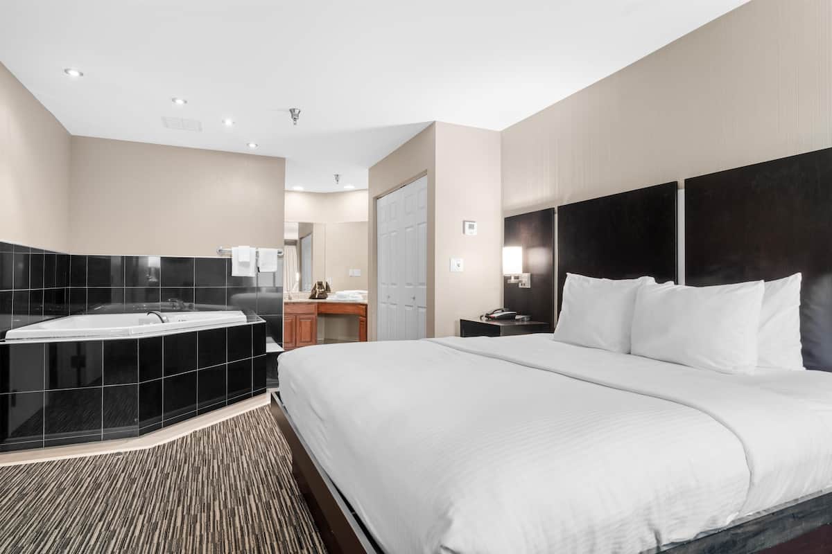 Suite, 1 King Bed, Non Smoking, Kitchenette | Premium bedding, desk, laptop workspace, blackout drapes