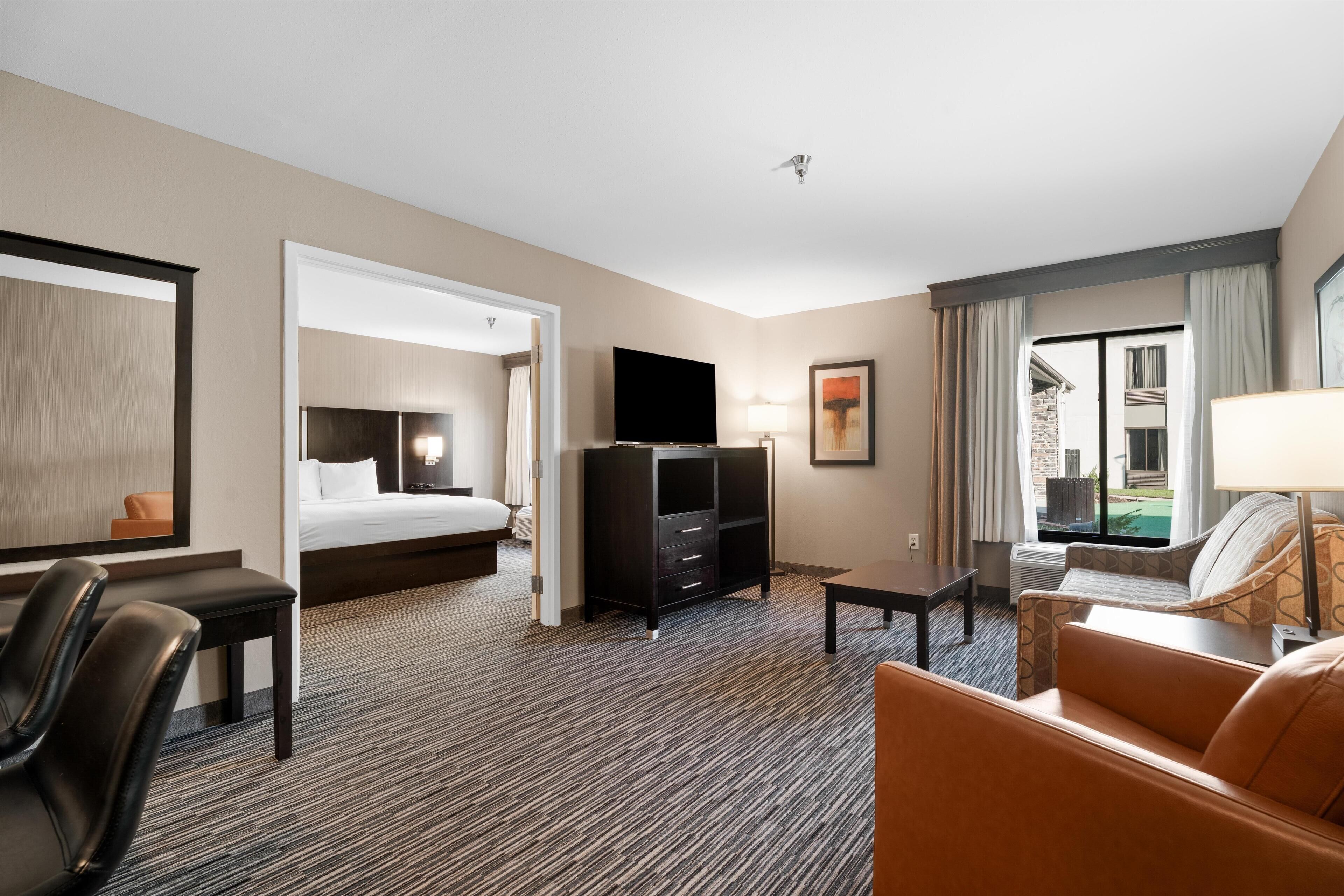Suite, 1 King Bed, Non Smoking, Kitchenette | Premium bedding, desk, laptop workspace, blackout curtains