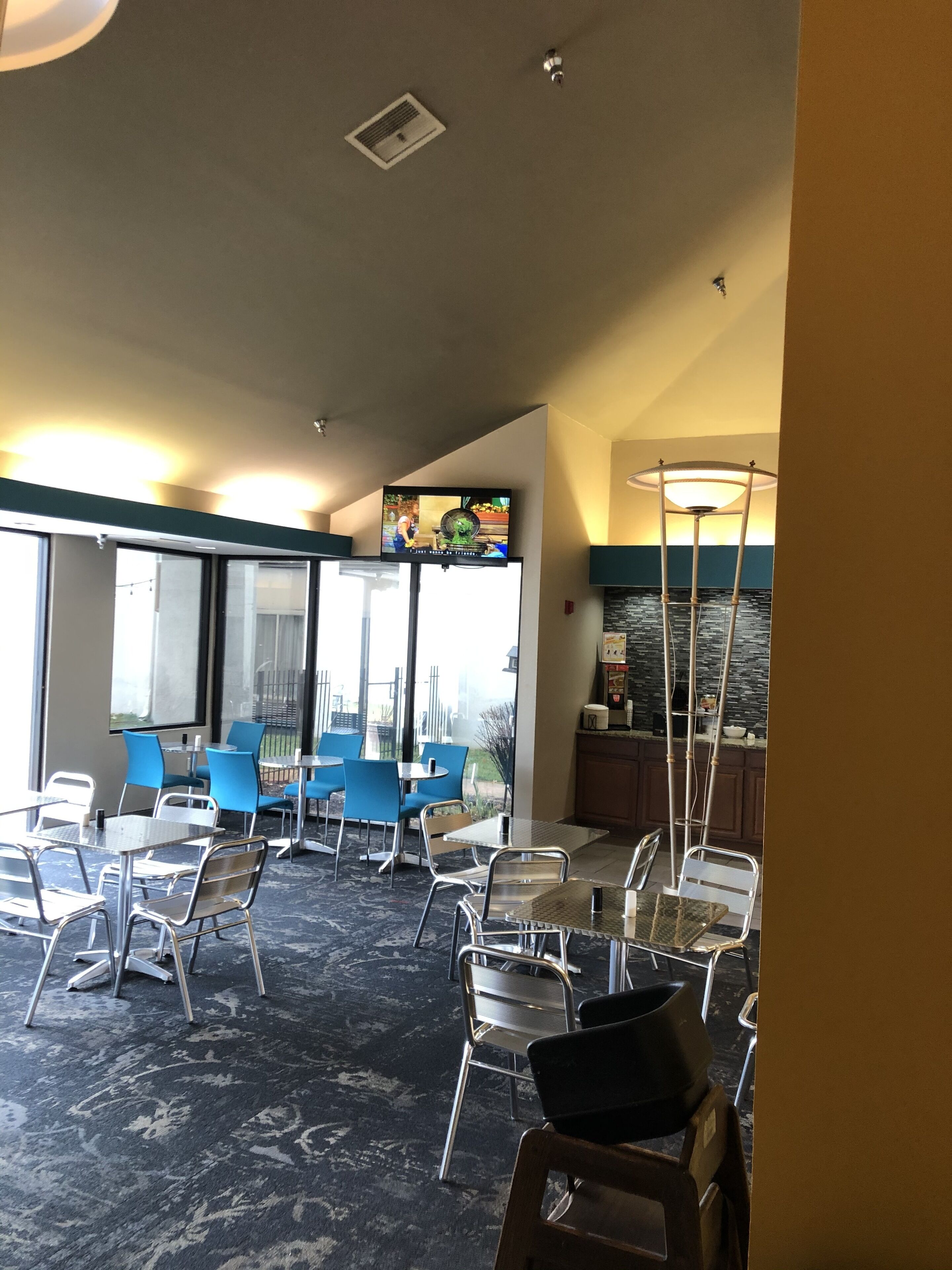 free daily continental breakfast