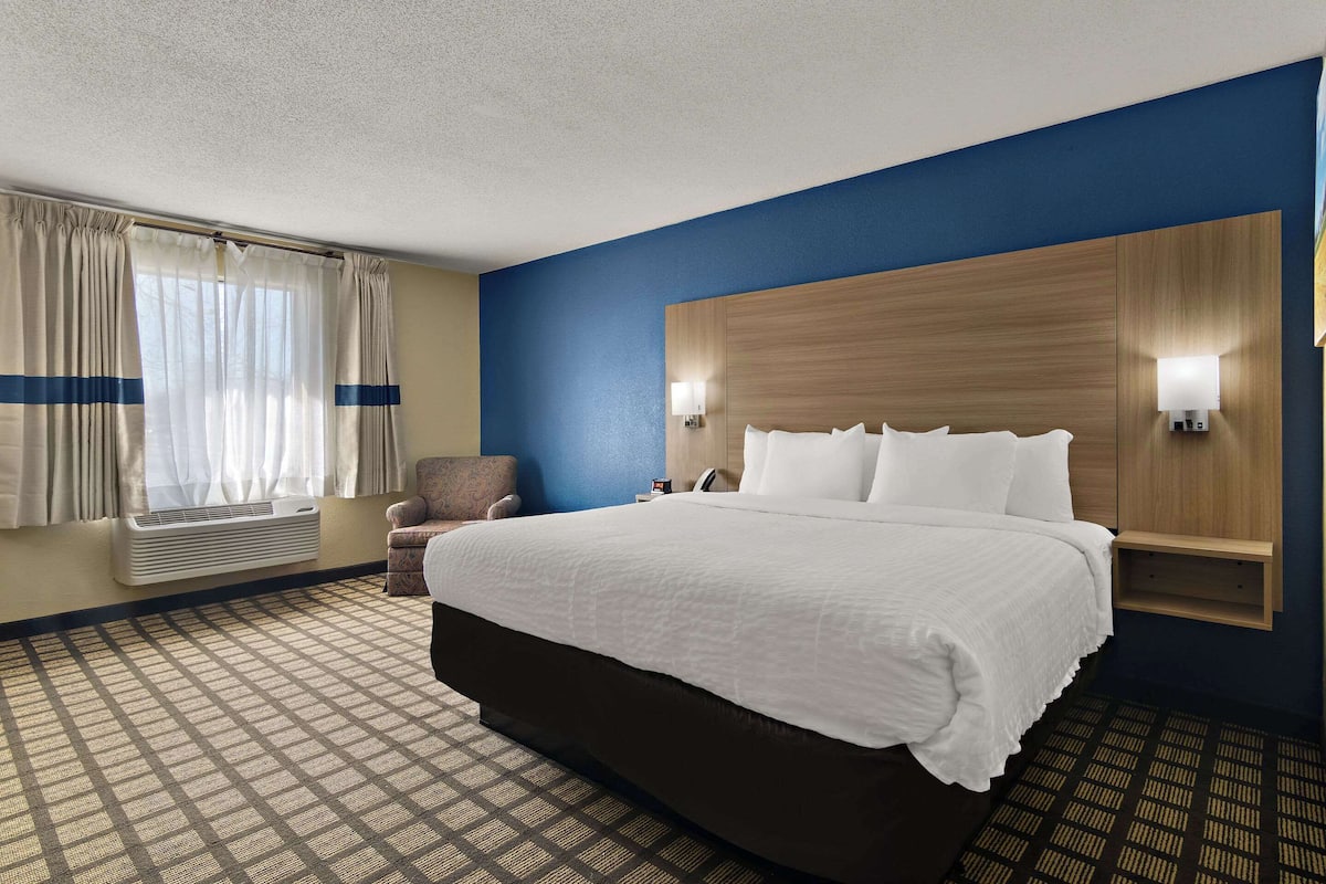 Suite, 1 King Bed, Non Smoking | Desk, laptop workspace, blackout drapes, iron/ironing board