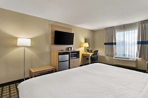 Standard Room, 1 King Bed, Non Smoking | Desk, laptop workspace, blackout drapes, iron/ironing board