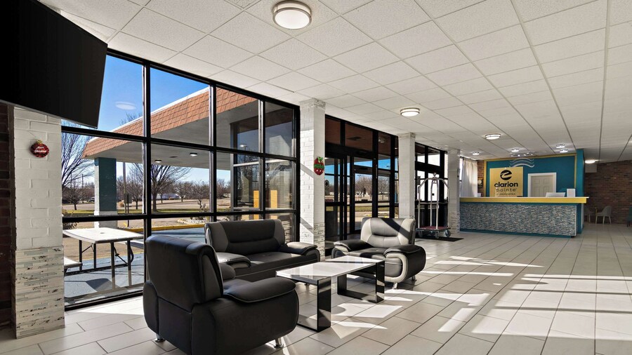 Clarion Pointe Bloomington – Normal near I-55 and University