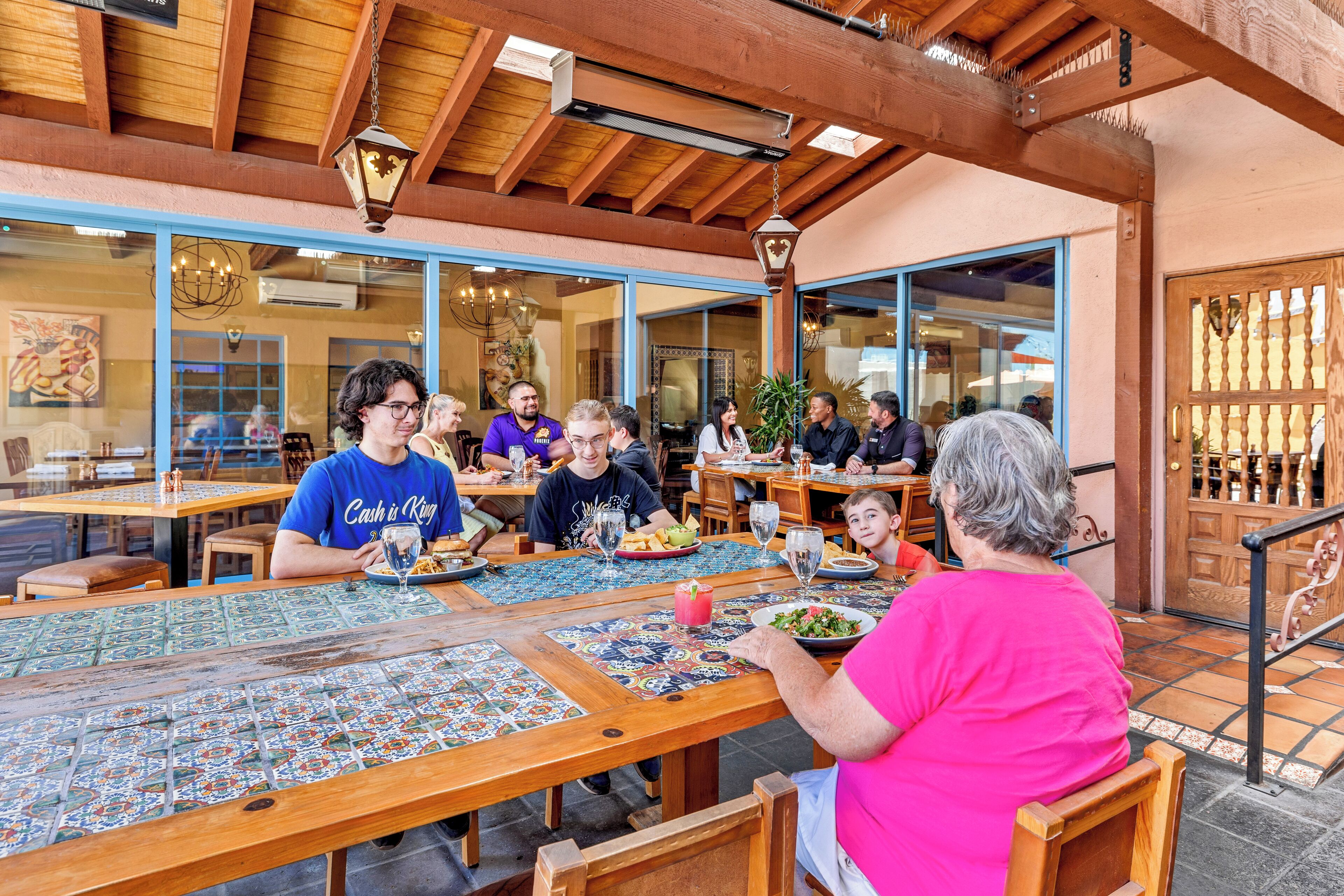 Breakfast and dinner served