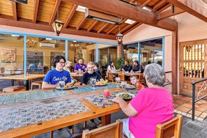 Breakfast and dinner served