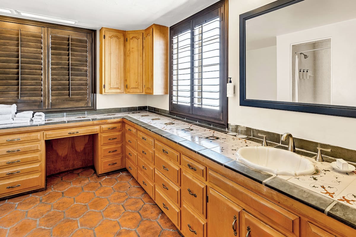 casita suite | bathroom | free toiletries, hair dryer, bathrobes, towels