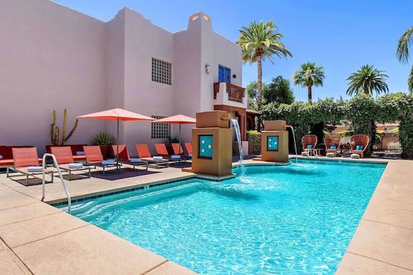 Outdoor pool, a heated pool, open 7:00 AM to 10:00 PM, pool umbrellas