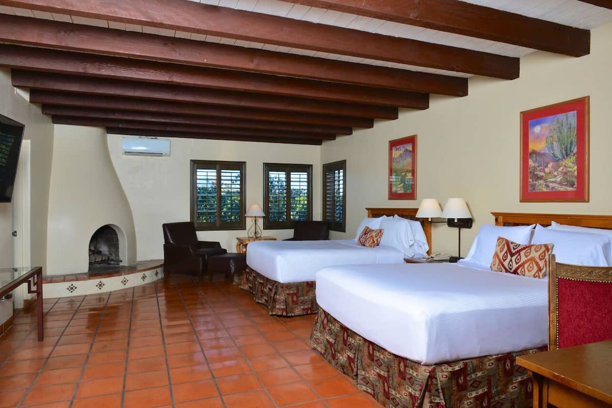 Casita Fireside Two Queens | Sengetøy av topp kvalitet, memory foam-senger og safe på rommet