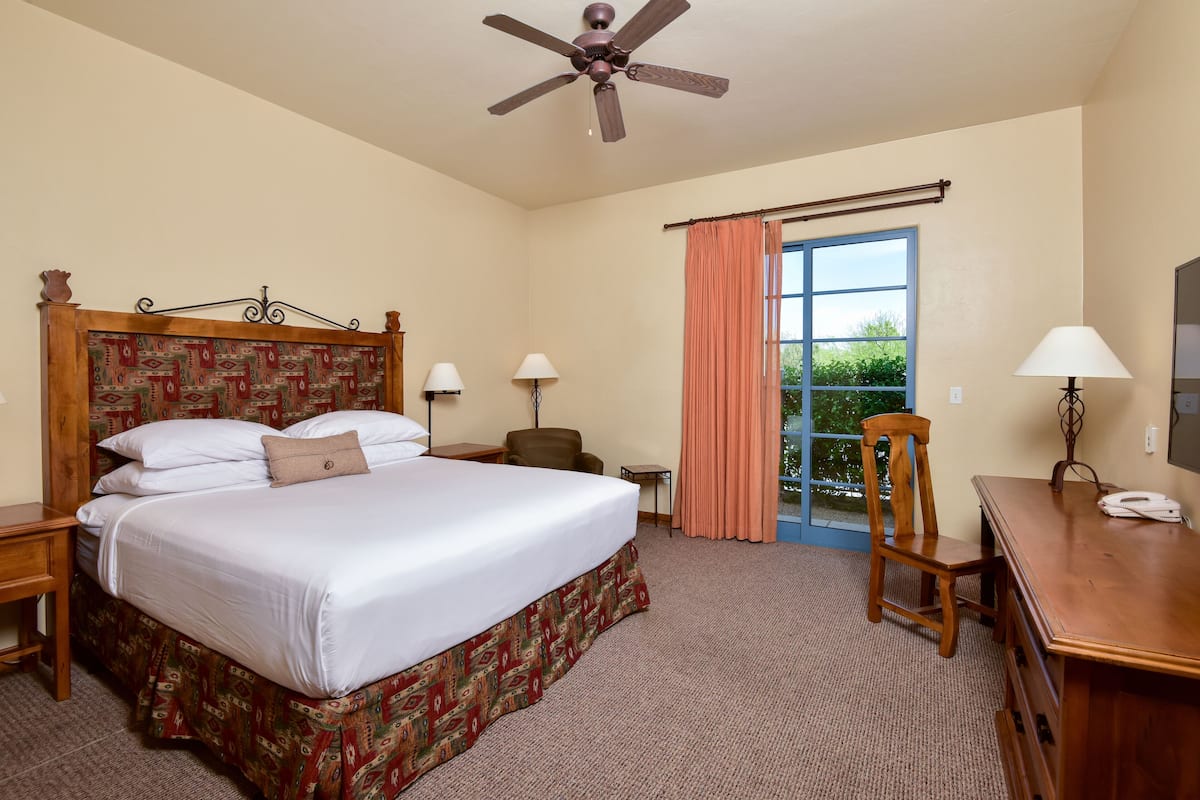 1 Bedroom Deluxe Suite | Premium bedding, memory foam beds, in-room safe, desk