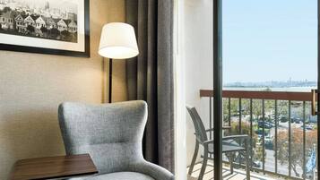 Ropa de cama de alta calidad, caja fuerte, escritorio