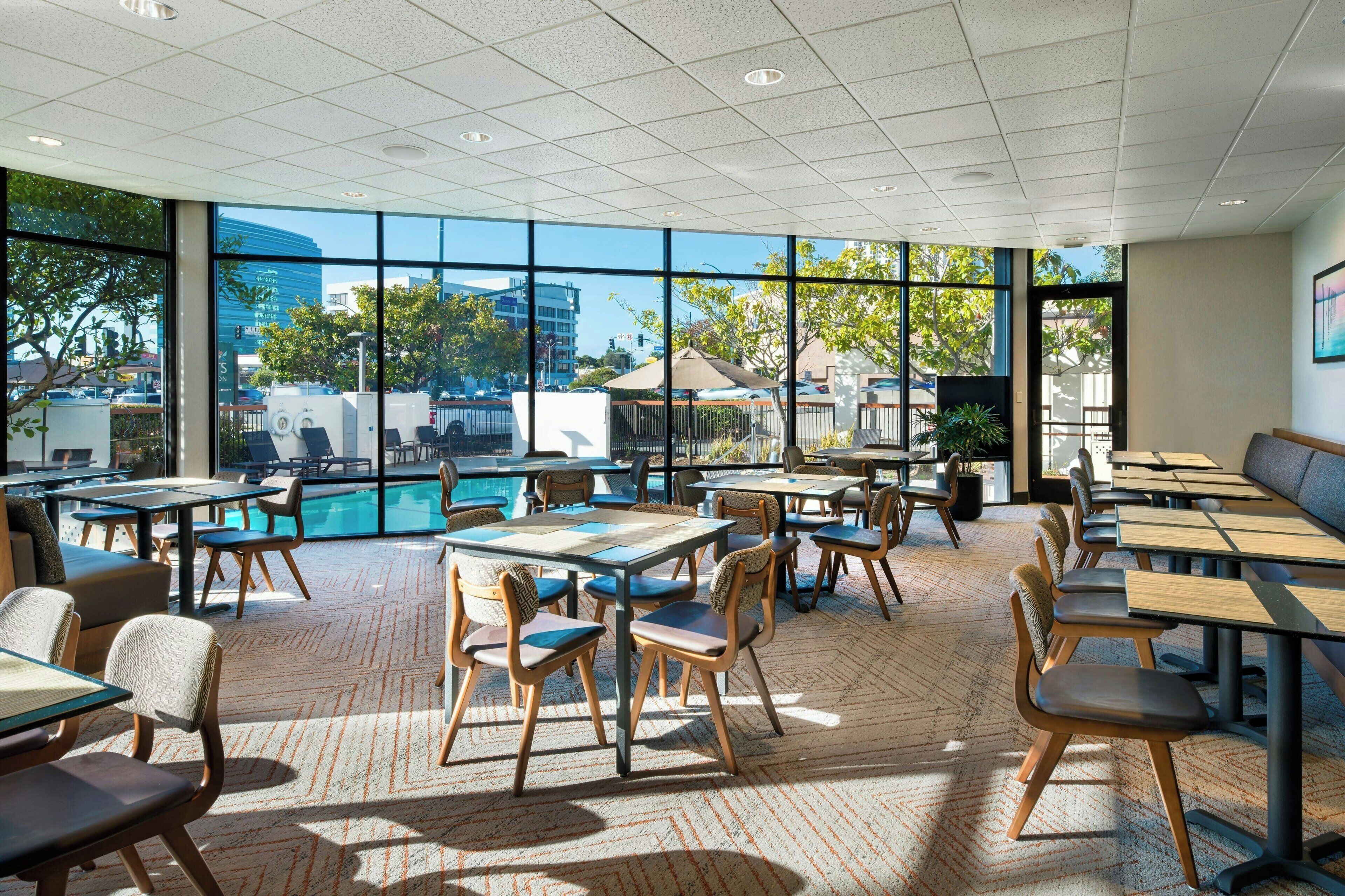 아침 식사 및 저녁 식사 제공