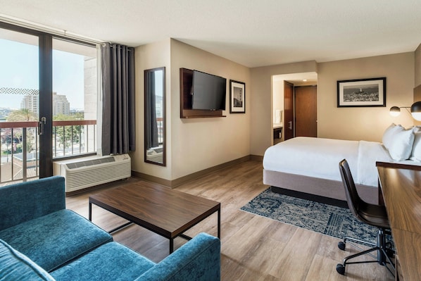 Deluxe Room, 1 King Bed with Sofa bed, Corner (Balcony) | Premium bedding, in-room safe, desk, laptop workspace