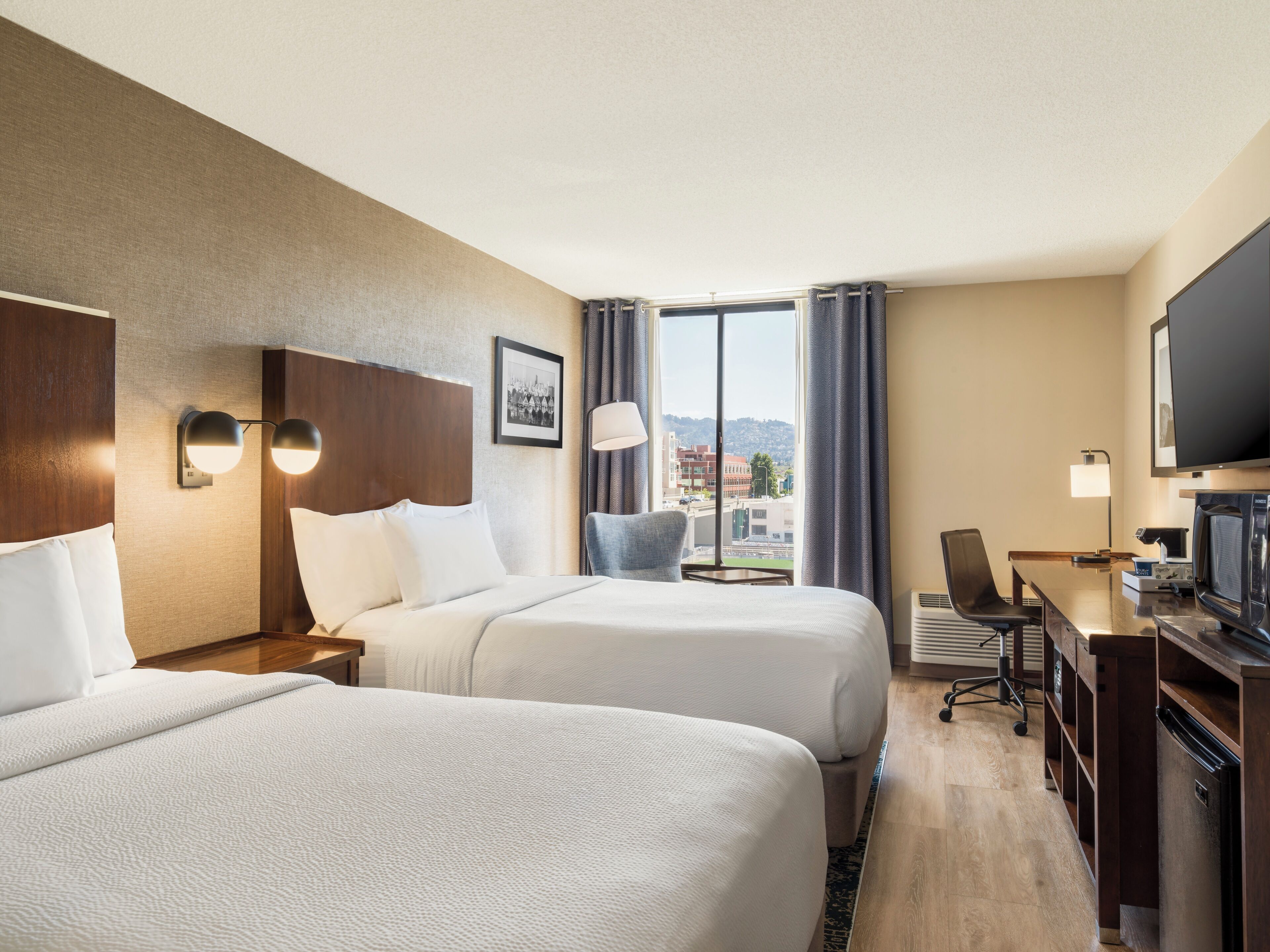 Premium bedding, in-room safe, desk, laptop workspace