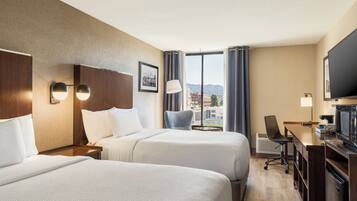 Premium bedding, in-room safe, desk, laptop workspace