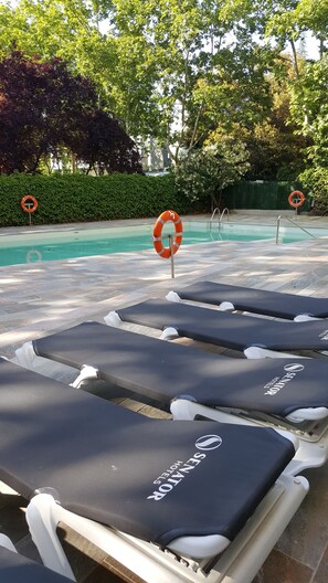 Seasonal outdoor pool