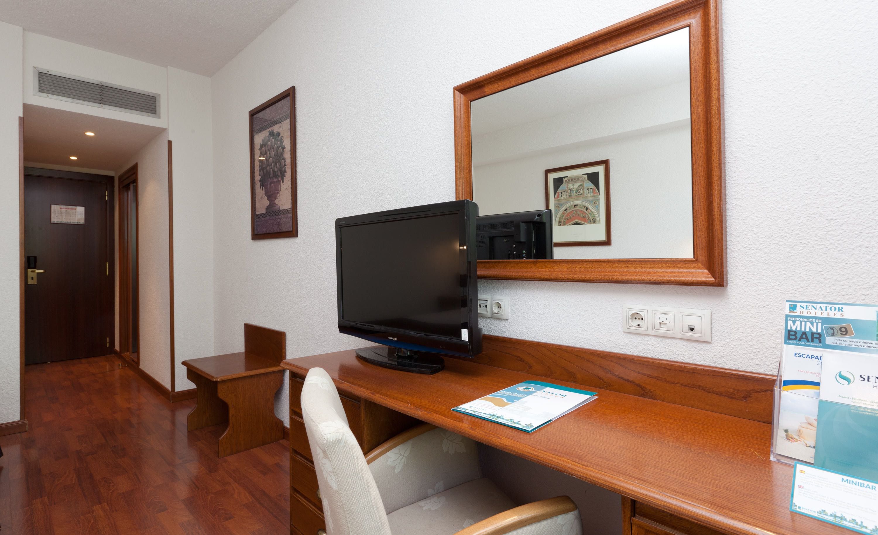 triple room | desk, soundproofing, iron/ironing board, free wifi