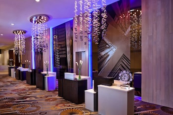 Hotel entrance and lobby at Swissotel - Chicago