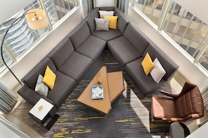 Premium bedding, in-room safe, desk, laptop workspace - Swissotel - Chicago (Chicago)