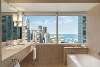 Premier Room, 1 King Bed, Lake View, Corner | Bathroom | Separate tub and shower, designer toiletries, hair dryer, bathrobes at Swissotel - Chicago