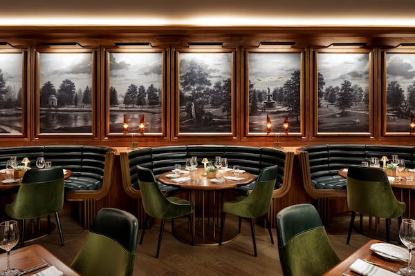 3 restaurants, breakfast, lunch, dinner served; Regional cuisine