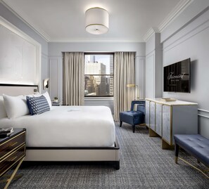 Fairmont Gold, Suite, 1 King Bed, Non Smoking, Club lounge access | Premium bedding, pillow-top beds, minibar, in-room safe - Fairmont Royal York (Toronto)