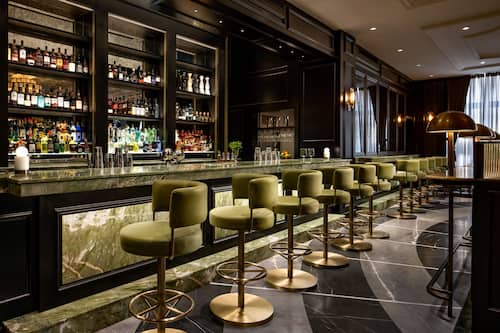 3 bar/lounge, cocktail bar, bar specializzato in champagne