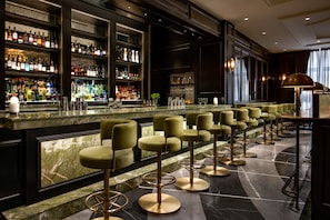 3 Bars/Lounges, Cocktailbar, Champagner-Bar