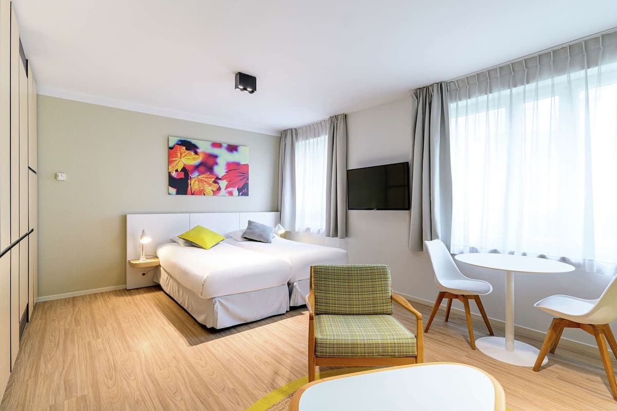 Premium bedding, down duvets, minibar, in-room safe