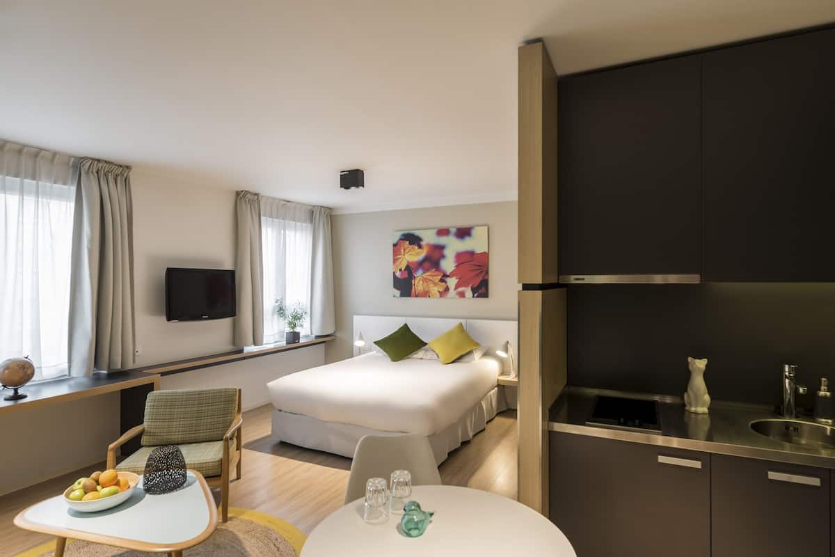Premium bedding, down duvets, minibar, in-room safe