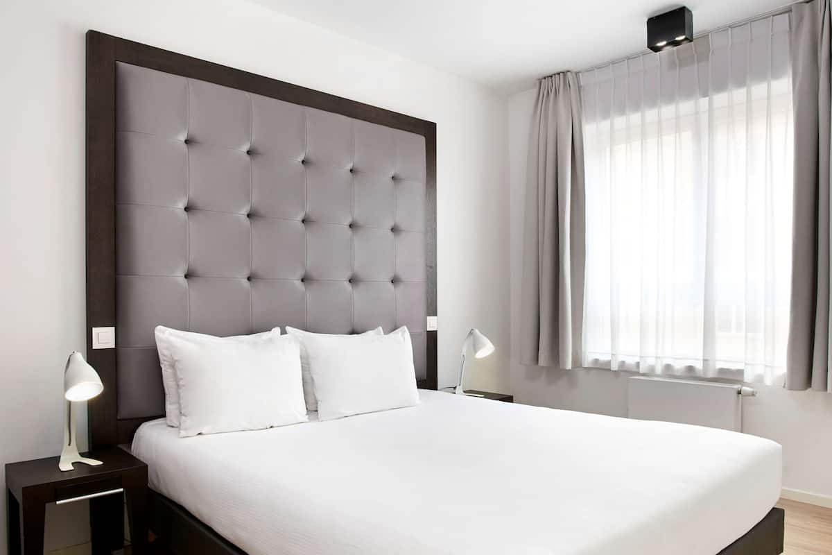 Premium bedding, down duvets, minibar, in-room safe