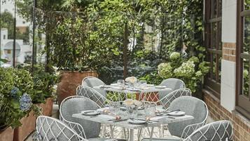 Breakfast, lunch, dinner served; Spanish cuisine