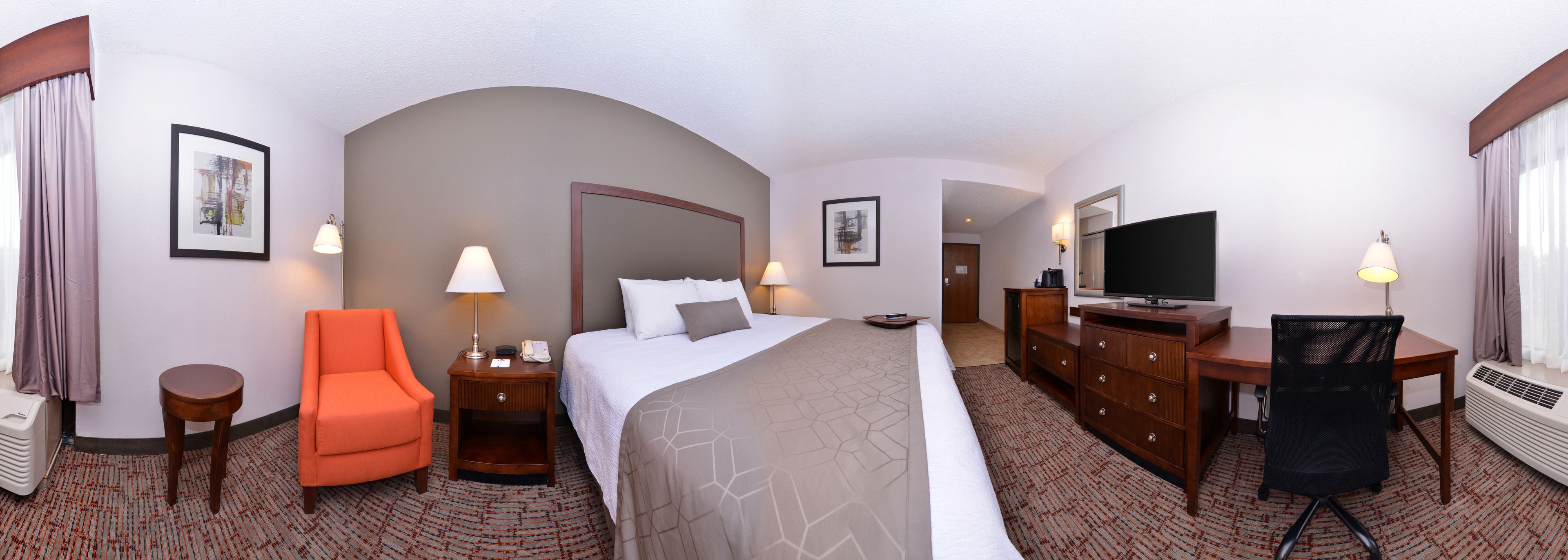 standard room, 1 king bed, non smoking, refrigerator & microwave (shower only) | down duvets, in-room safe, desk, laptop workspace